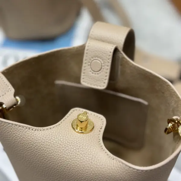Loewe-羅意威 Pebble Bucket 系列 沙色迷你柔軟粒面牛皮革斜挎水桶手袋 15 Loewe-羅意威 Pebble Bucket 系列 沙色迷你柔軟粒面牛皮革斜挎水桶手袋