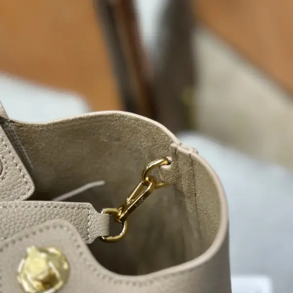 Loewe-羅意威 Pebble Bucket 系列 沙色迷你柔軟粒面牛皮革斜挎水桶手袋 16 Loewe-羅意威 Pebble Bucket 系列 沙色迷你柔軟粒面牛皮革斜挎水桶手袋