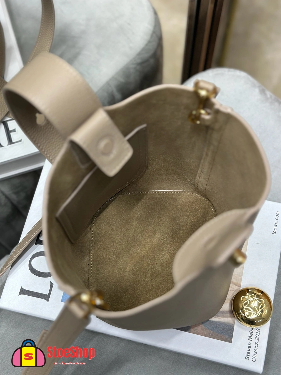 Loewe-羅意威 Pebble Bucket 系列 沙色迷你柔軟粒面牛皮革斜挎水桶手袋 9 Loewe-羅意威 Pebble Bucket 系列 沙色迷你柔軟粒面牛皮革斜挎水桶手袋