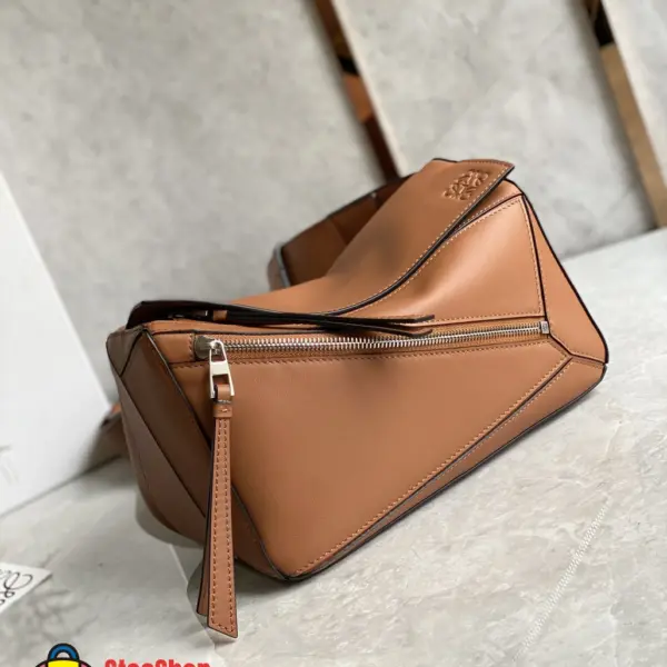 Loewe-羅意威 棕褐色小號經典牛皮革 Puzzle 腰包