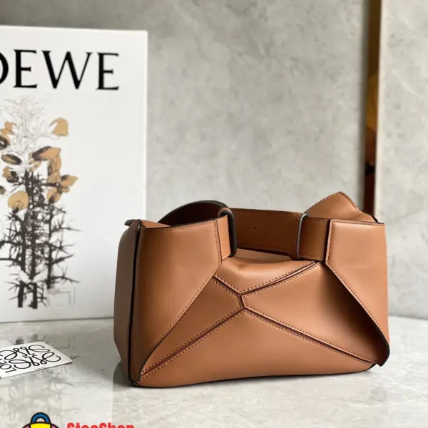 Loewe-羅意威 棕褐色小號經典牛皮革 Puzzle 腰包