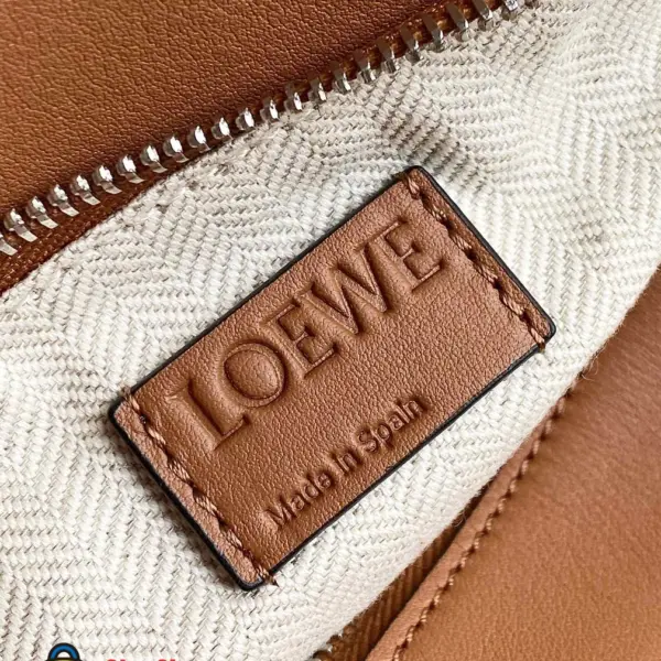 Loewe-羅意威 棕褐色小號經典牛皮革 Puzzle 腰包