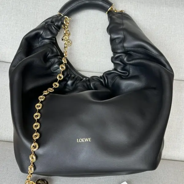 Loewe-羅意威 黑色中號柔軟納帕羊皮革 Squeeze 肩背包