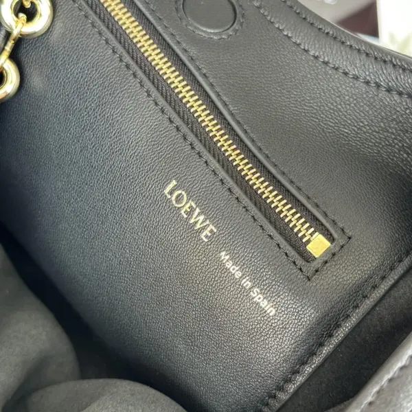 Loewe-羅意威 黑色中號柔軟納帕羊皮革 Squeeze 肩背包