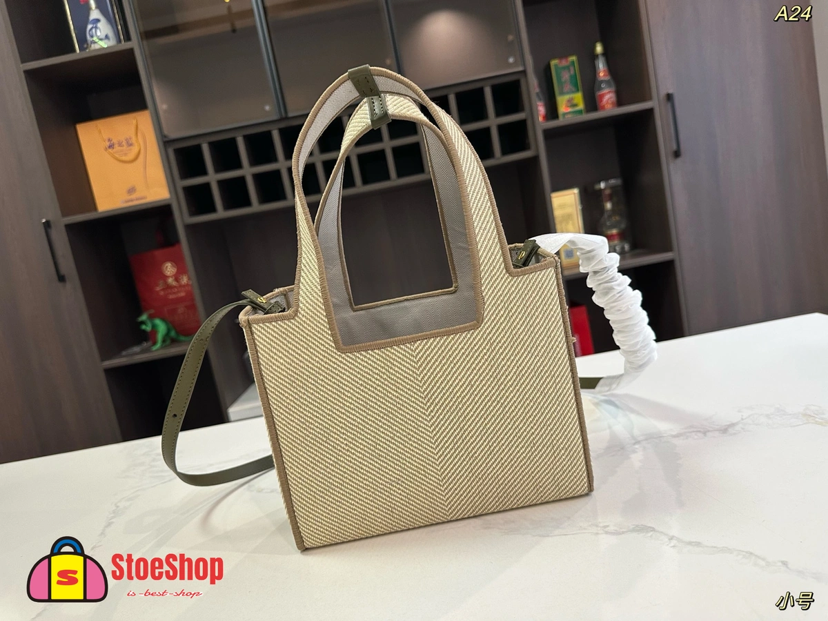 Loewe-羅意威 Font Tote 系列 亞麻原色中號提花帆布購物袋 8 Loewe-羅意威 Font Tote 系列 亞麻原色中號提花帆布購物袋