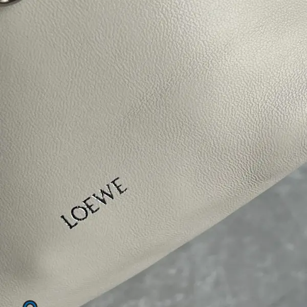 Loewe-羅意威 海鹽白迷你柔軟納帕羊皮革 Flamenco Purse 肩背包