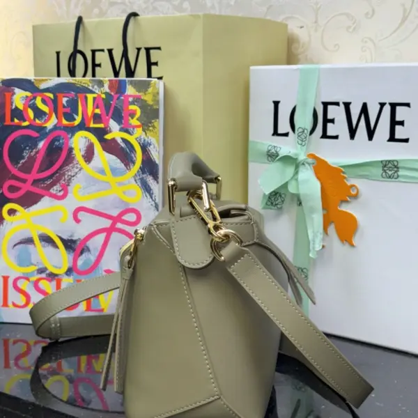 Loewe-羅意威 桉樹綠小號經典牛皮革 Puzzle Edge 肩背包