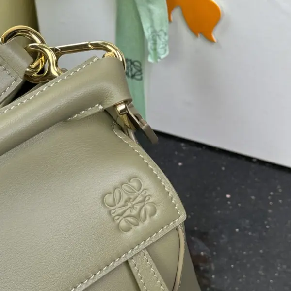Loewe-羅意威 桉樹綠小號經典牛皮革 Puzzle Edge 肩背包