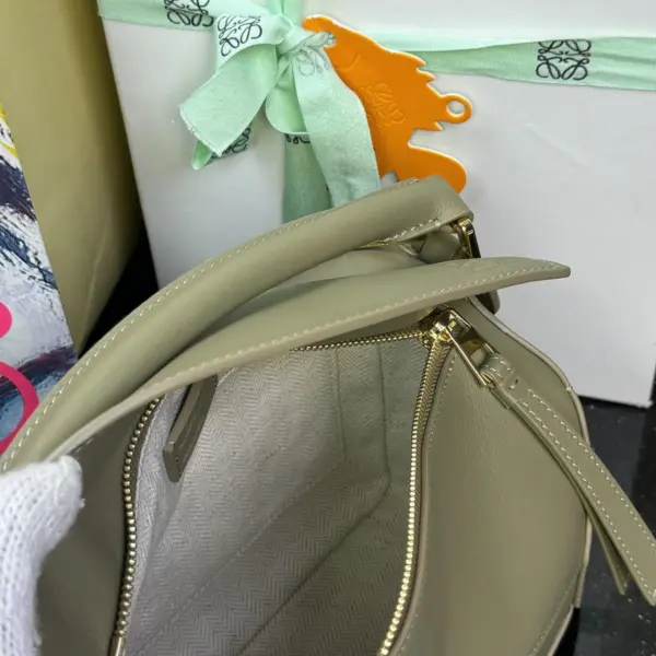 Loewe-羅意威 桉樹綠小號經典牛皮革 Puzzle Edge 肩背包