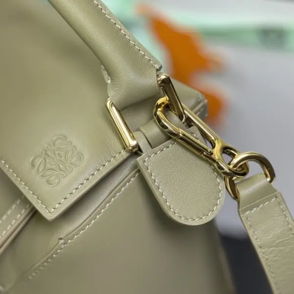 Loewe-羅意威 桉樹綠小號經典牛皮革 Puzzle Edge 肩背包