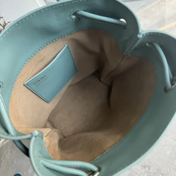 Loewe-羅意威 水色光滑牛皮革 Pebble 手拿包