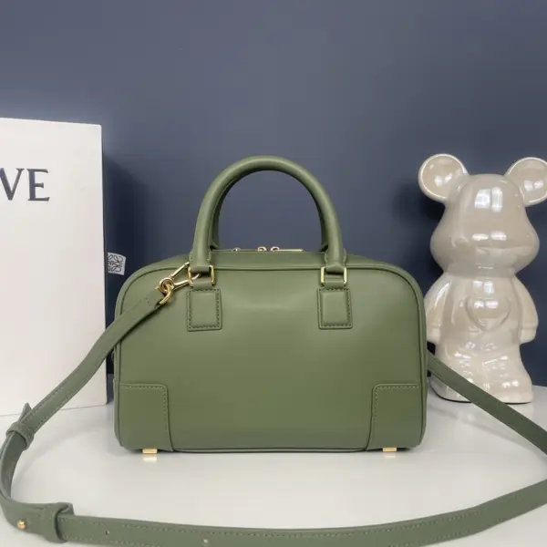 Loewe-羅意威 鱷梨綠納帕牛皮革 Amazona 23 手拿包