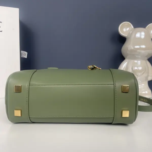 Loewe-羅意威 鱷梨綠納帕牛皮革 Amazona 23 手拿包