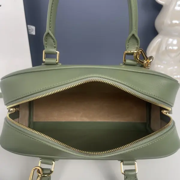 Loewe-羅意威 鱷梨綠納帕牛皮革 Amazona 23 手拿包