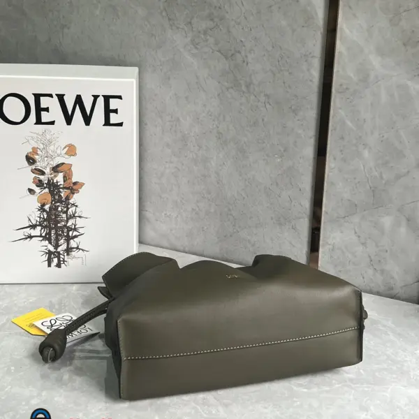 Loewe-羅意威 Flamenco 系列中號肩背手拿包 深卡其色 納帕牛皮革