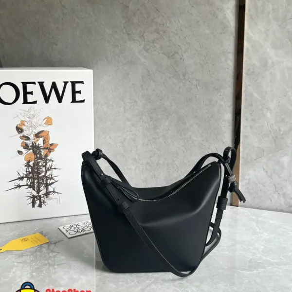 Loewe-羅意威 黑色迷你經典牛皮革 Hammock Hobo 肩背包