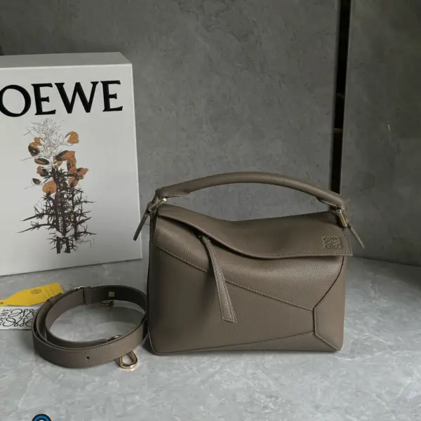 Loewe-羅意威 Puzzle 系列小號肩背包 灰褐色 柔軟粒面牛皮革