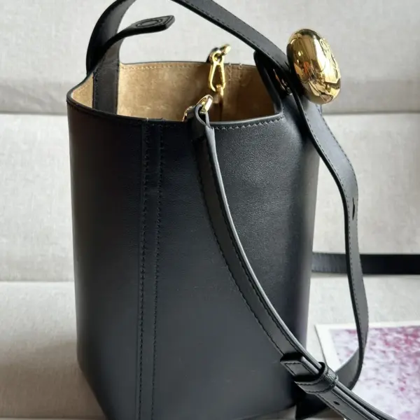 Loewe-羅意威 黑色中號光滑牛皮革 Pebble Bucket 肩背包