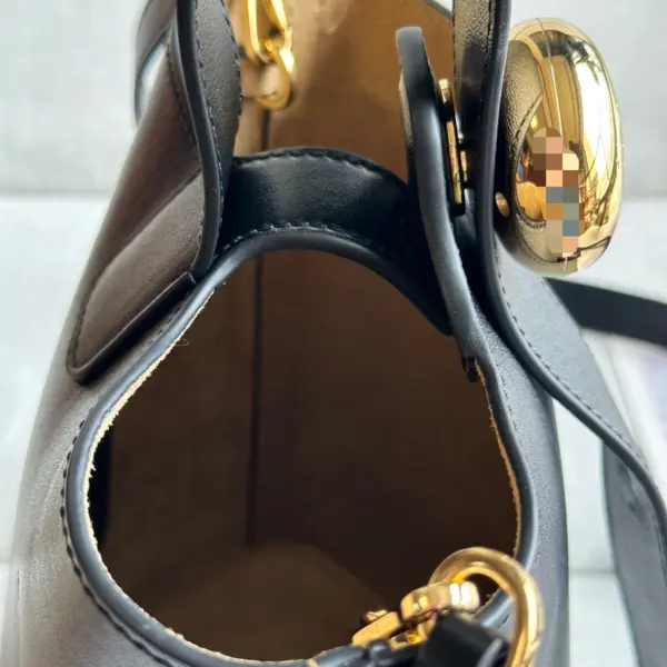 Loewe-羅意威 黑色中號光滑牛皮革 Pebble Bucket 肩背包