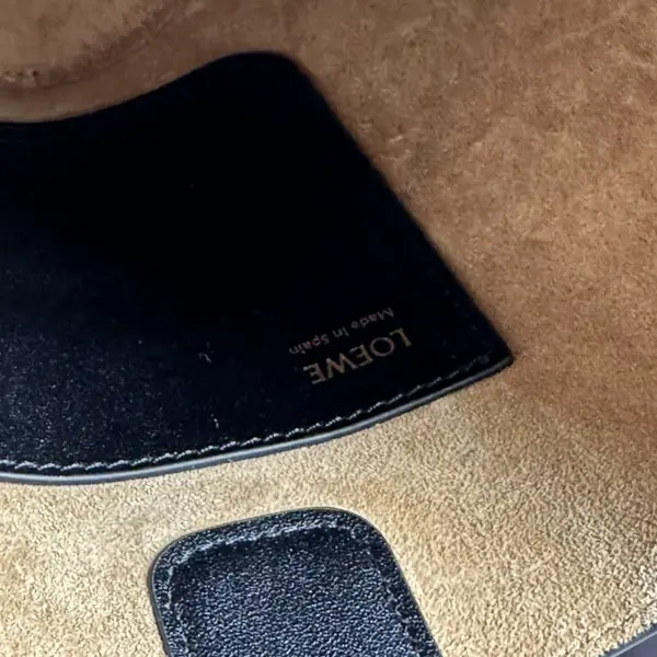 Loewe-羅意威 黑色中號光滑牛皮革 Pebble Bucket 肩背包