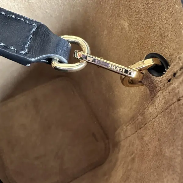 Loewe-羅意威 黑色中號光滑牛皮革 Pebble Bucket 肩背包