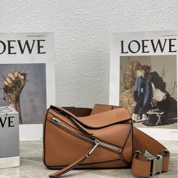 Loewe-羅意威 棕褐色迷你經典牛皮革 Puzzle 腰包