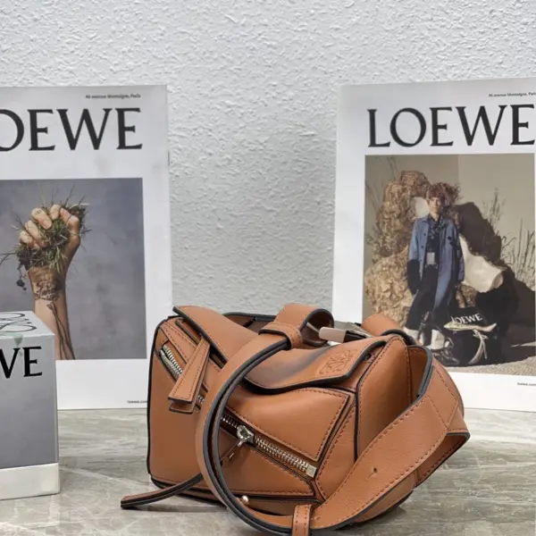 Loewe-羅意威 棕褐色迷你經典牛皮革 Puzzle 腰包