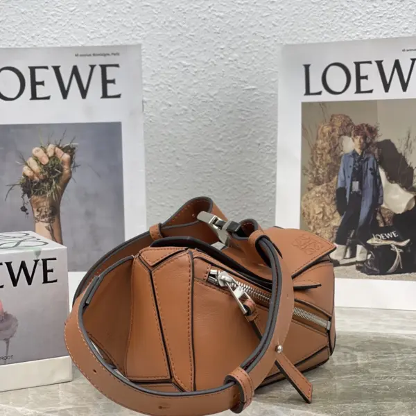 Loewe-羅意威 棕褐色迷你經典牛皮革 Puzzle 腰包