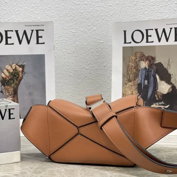 Loewe-羅意威 棕褐色迷你經典牛皮革 Puzzle 腰包