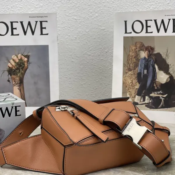 Loewe-羅意威 棕褐色迷你經典牛皮革 Puzzle 腰包