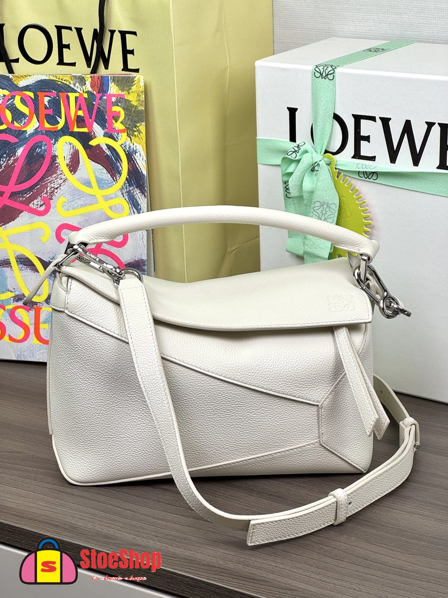 Loewe-羅意威 Puzzle 系列小號肩背包 淺輕靈灰色 柔軟粒面牛皮革 2 Loewe-羅意威 Puzzle 系列小號肩背包 淺輕靈灰色 柔軟粒面牛皮革
