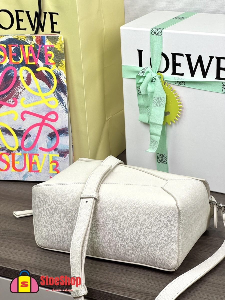 Loewe-羅意威 Puzzle 系列小號肩背包 淺輕靈灰色 柔軟粒面牛皮革 5 Loewe-羅意威 Puzzle 系列小號肩背包 淺輕靈灰色 柔軟粒面牛皮革