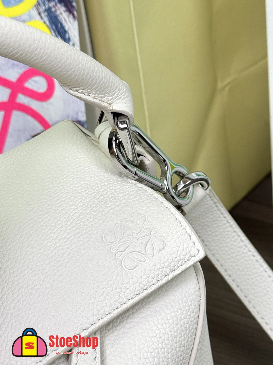 Loewe-羅意威 Puzzle 系列小號肩背包 淺輕靈灰色 柔軟粒面牛皮革 6 Loewe-羅意威 Puzzle 系列小號肩背包 淺輕靈灰色 柔軟粒面牛皮革