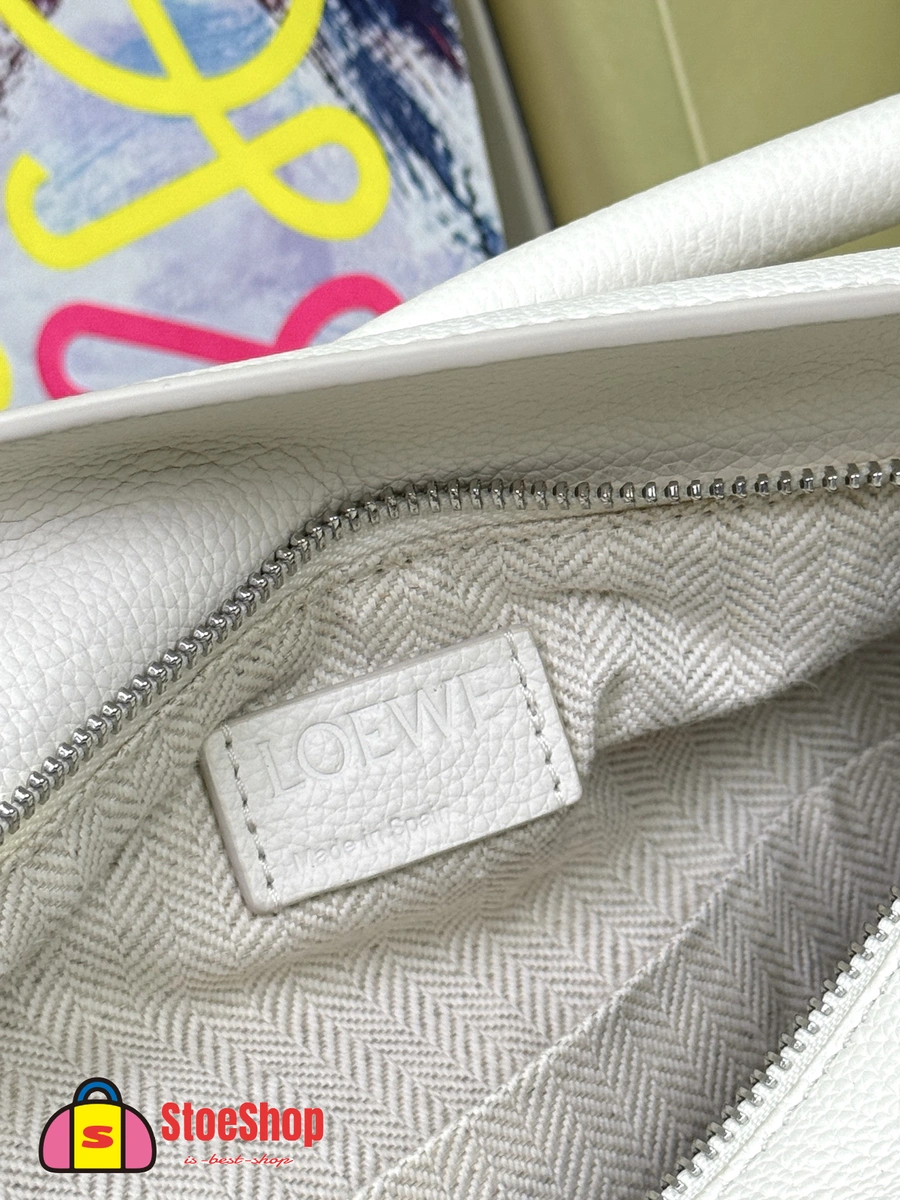 Loewe-羅意威 Puzzle 系列小號肩背包 淺輕靈灰色 柔軟粒面牛皮革 10 Loewe-羅意威 Puzzle 系列小號肩背包 淺輕靈灰色 柔軟粒面牛皮革