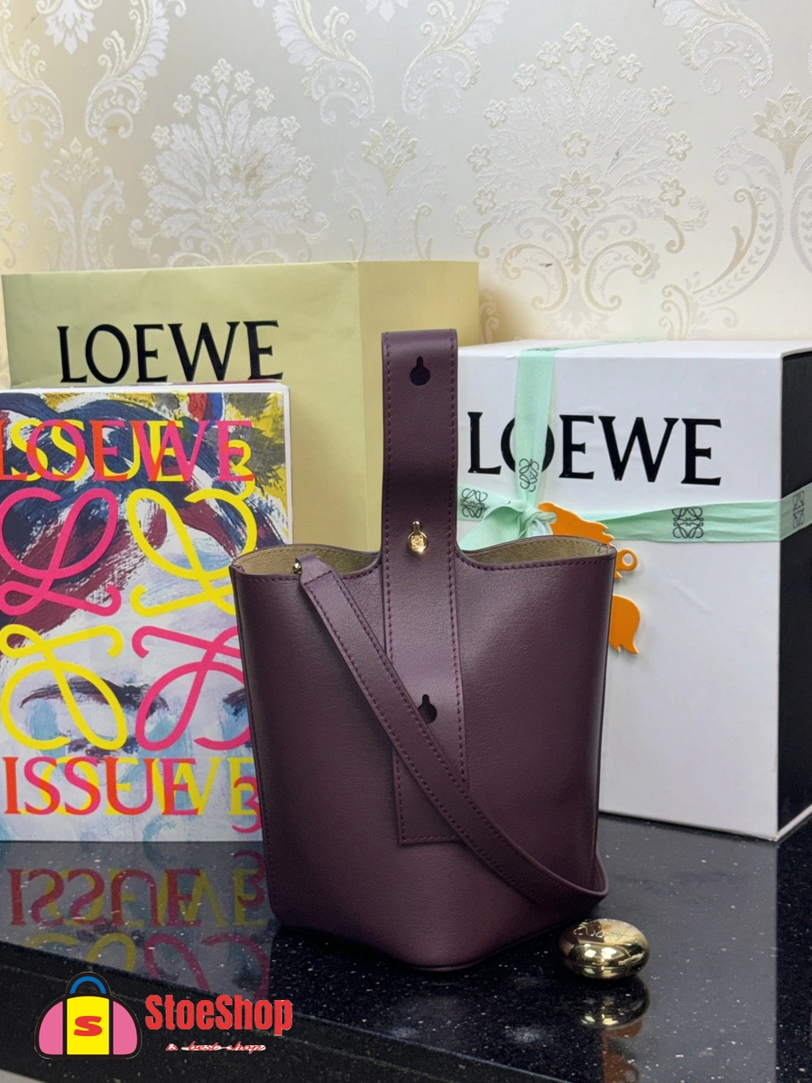 Loewe-羅意威 Pebble Bucket 系列 深酒紅迷你光滑牛皮革斜挎水桶手袋 2 Loewe-羅意威 Pebble Bucket 系列 深酒紅迷你光滑牛皮革斜挎水桶手袋
