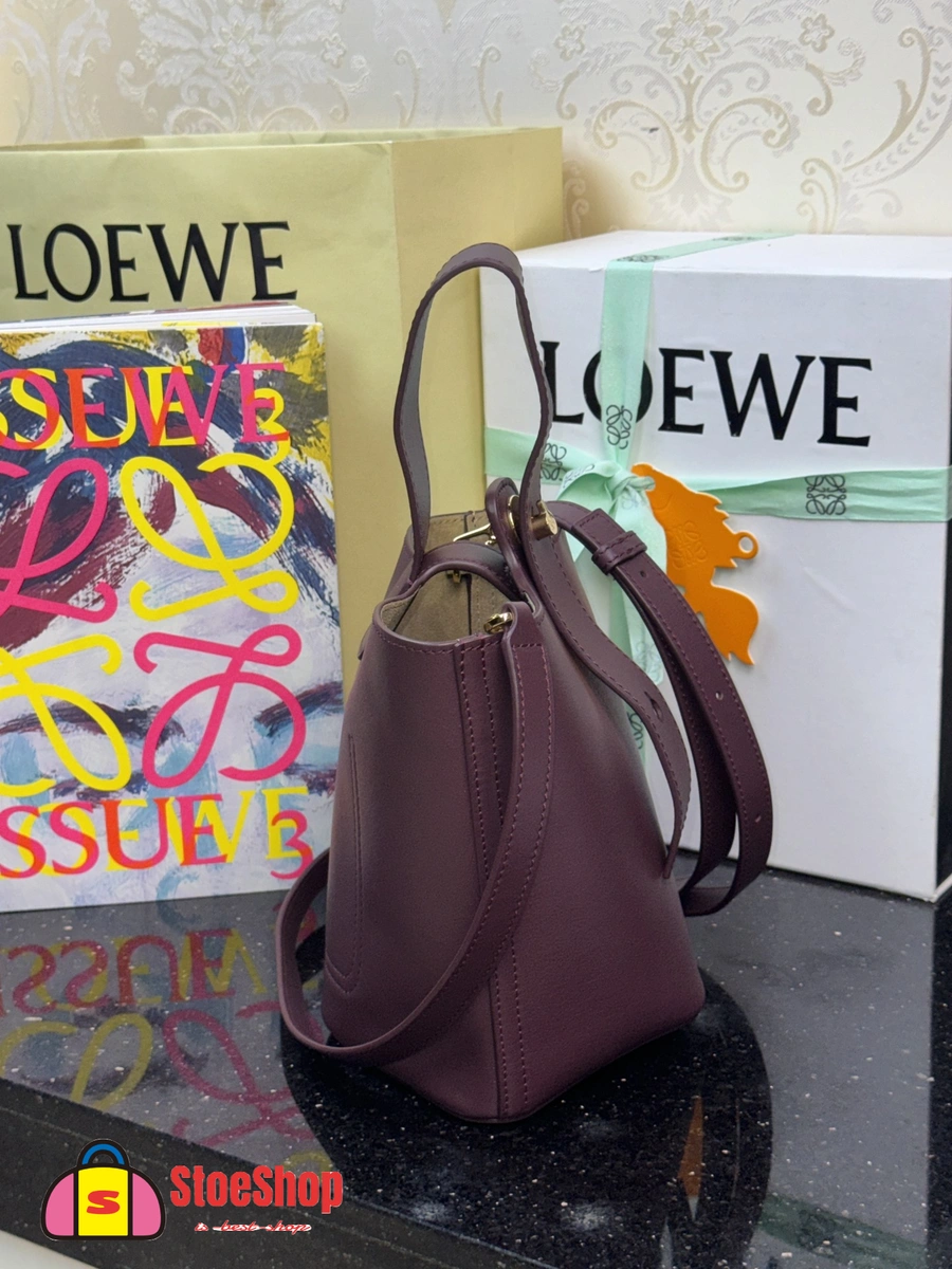 Loewe-羅意威 Pebble Bucket 系列 深酒紅迷你光滑牛皮革斜挎水桶手袋 3 Loewe-羅意威 Pebble Bucket 系列 深酒紅迷你光滑牛皮革斜挎水桶手袋