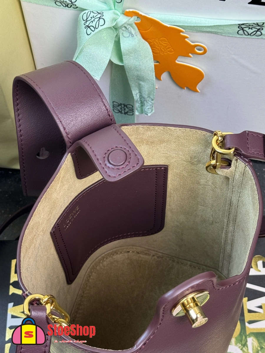 Loewe-羅意威 Pebble Bucket 系列 深酒紅迷你光滑牛皮革斜挎水桶手袋 7 Loewe-羅意威 Pebble Bucket 系列 深酒紅迷你光滑牛皮革斜挎水桶手袋