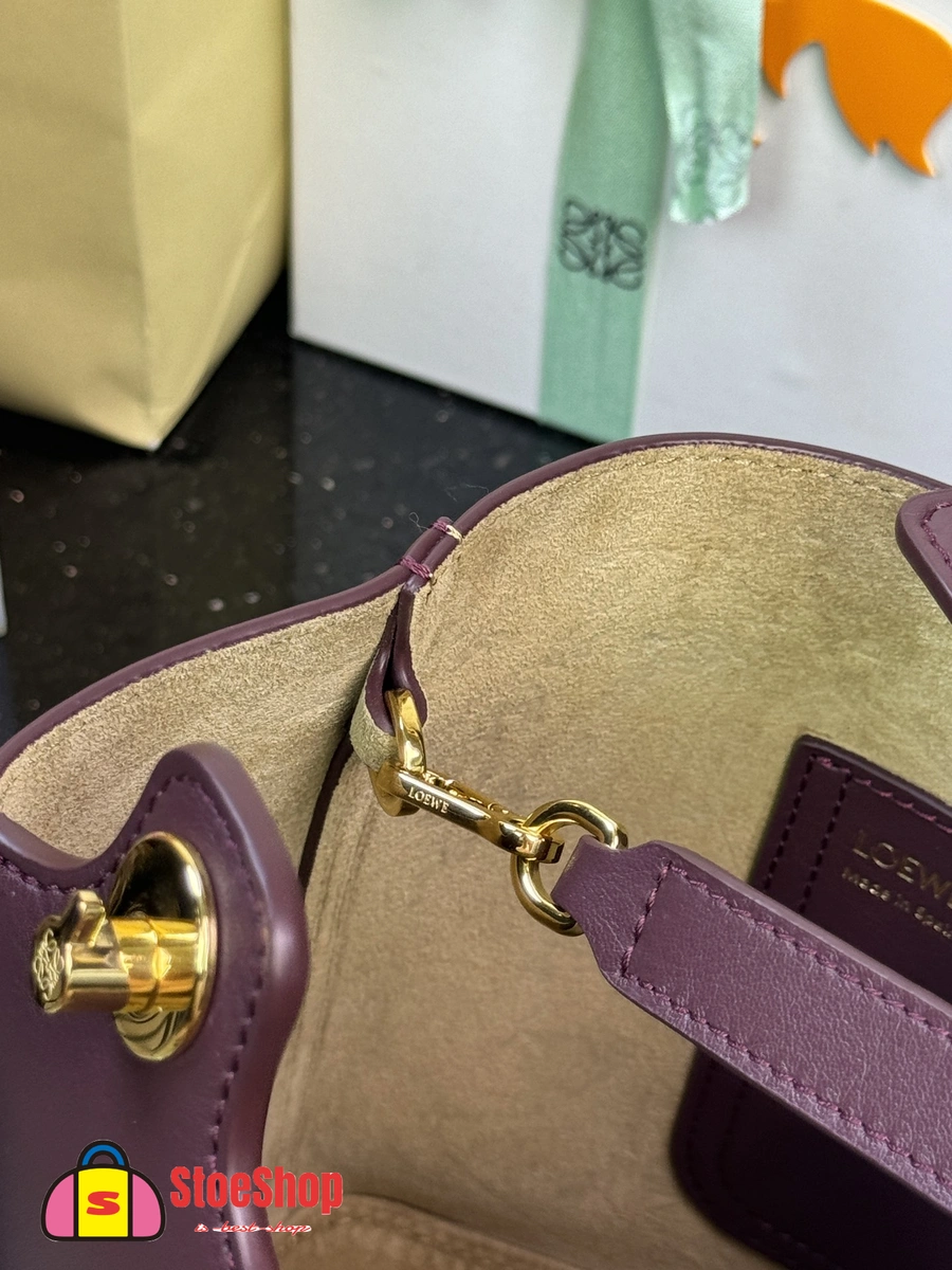 Loewe-羅意威 Pebble Bucket 系列 深酒紅迷你光滑牛皮革斜挎水桶手袋 9 Loewe-羅意威 Pebble Bucket 系列 深酒紅迷你光滑牛皮革斜挎水桶手袋