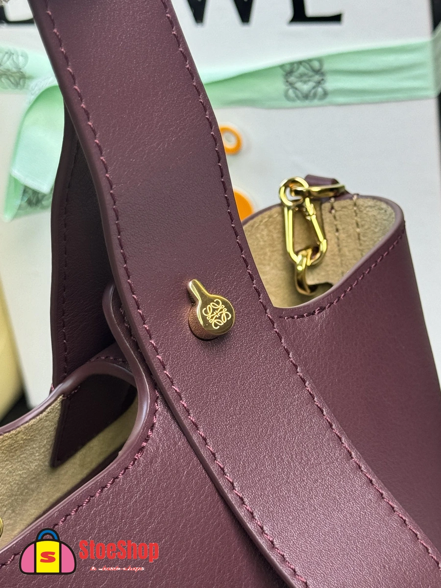 Loewe-羅意威 Pebble Bucket 系列 深酒紅迷你光滑牛皮革斜挎水桶手袋 10 Loewe-羅意威 Pebble Bucket 系列 深酒紅迷你光滑牛皮革斜挎水桶手袋