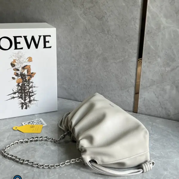 Loewe-羅意威 Flamenco 系列 海鹽白中號羊皮革肩背手袋 柔軟納帕材質