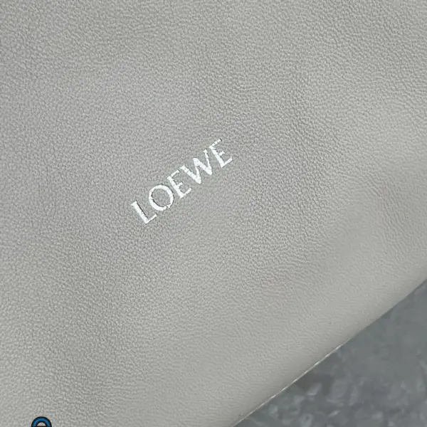 Loewe-羅意威 Flamenco 系列 海鹽白中號羊皮革肩背手袋 柔軟納帕材質