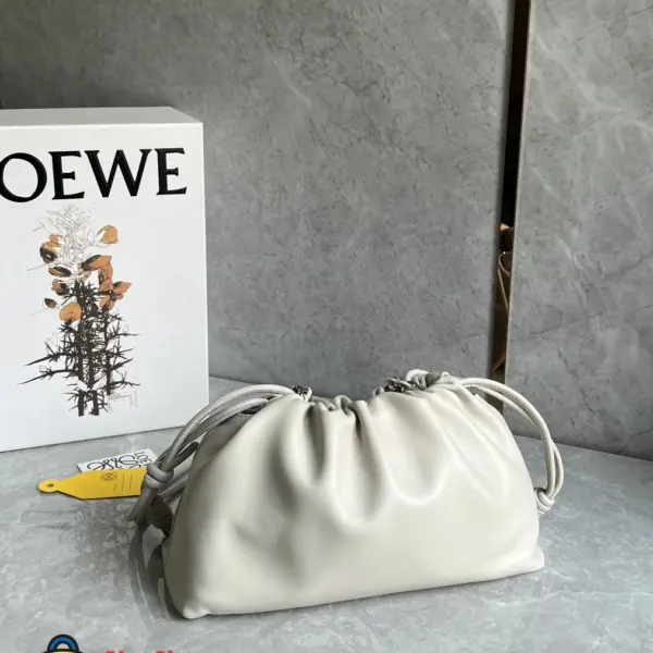 Loewe-羅意威 Flamenco 系列 海鹽白中號羊皮革肩背手袋 柔軟納帕材質