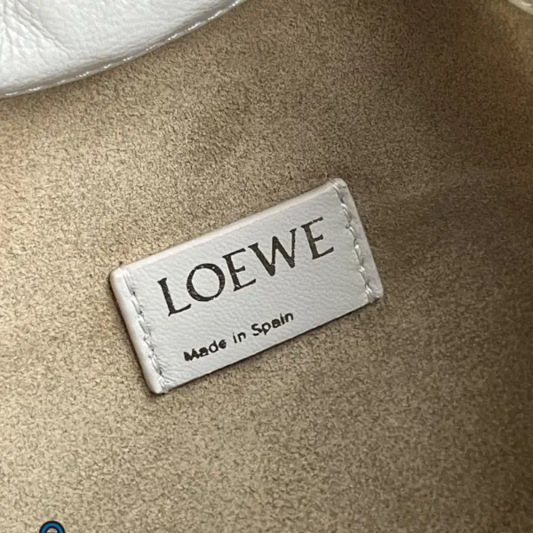 Loewe-羅意威 Flamenco 系列 海鹽白中號羊皮革肩背手袋 柔軟納帕材質