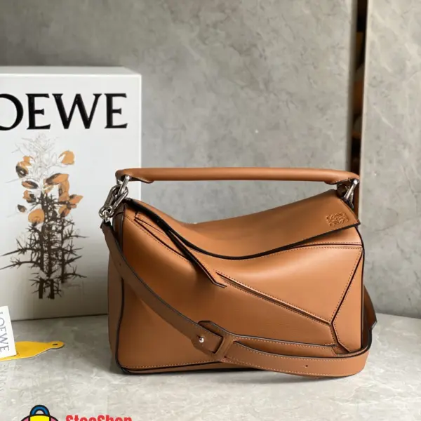 Loewe-羅意威 棕褐色小號經典牛皮革 Puzzle Edge 肩背包