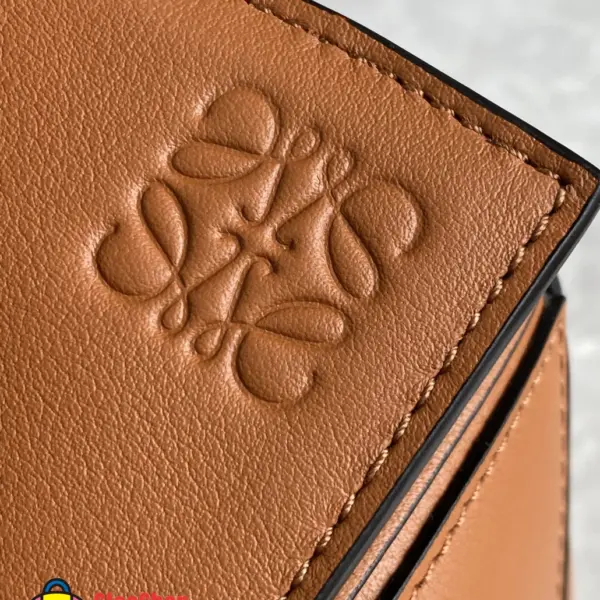 Loewe-羅意威 棕褐色小號經典牛皮革 Puzzle Edge 肩背包