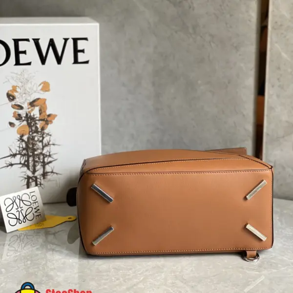 Loewe-羅意威 棕褐色小號經典牛皮革 Puzzle Edge 肩背包