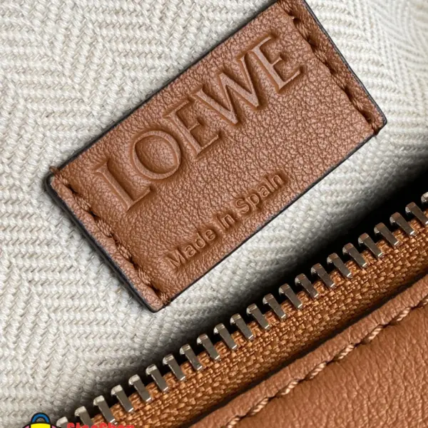 Loewe-羅意威 棕褐色小號經典牛皮革 Puzzle Edge 肩背包