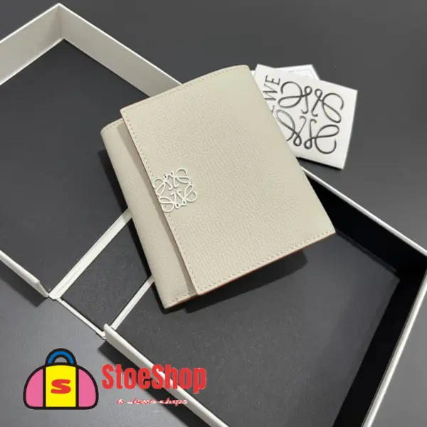 Loewe-羅意威 淺輕靈灰鵝卵石紋牛皮革 Anagram 三折短夾