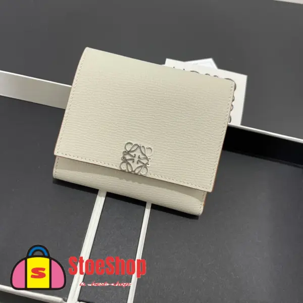 Loewe-羅意威 淺輕靈灰鵝卵石紋牛皮革 Anagram 三折短夾