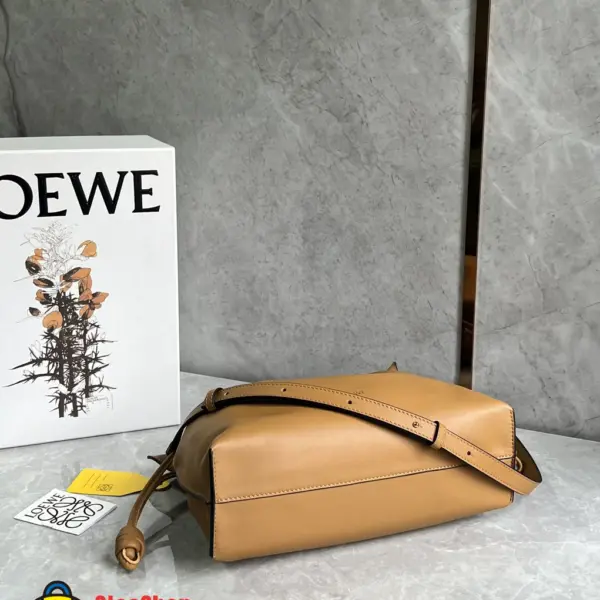 Loewe-羅意威 暖沙黃色超大號納帕牛皮革 Flamenco 肩背包 13 Loewe-羅意威 暖沙黃色超大號納帕牛皮革 Flamenco 肩背包